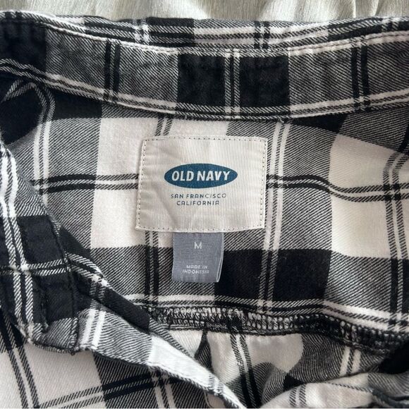 Old Navy Black & White Plaid Button Down Flannel Shirt - Picture 5 of 6